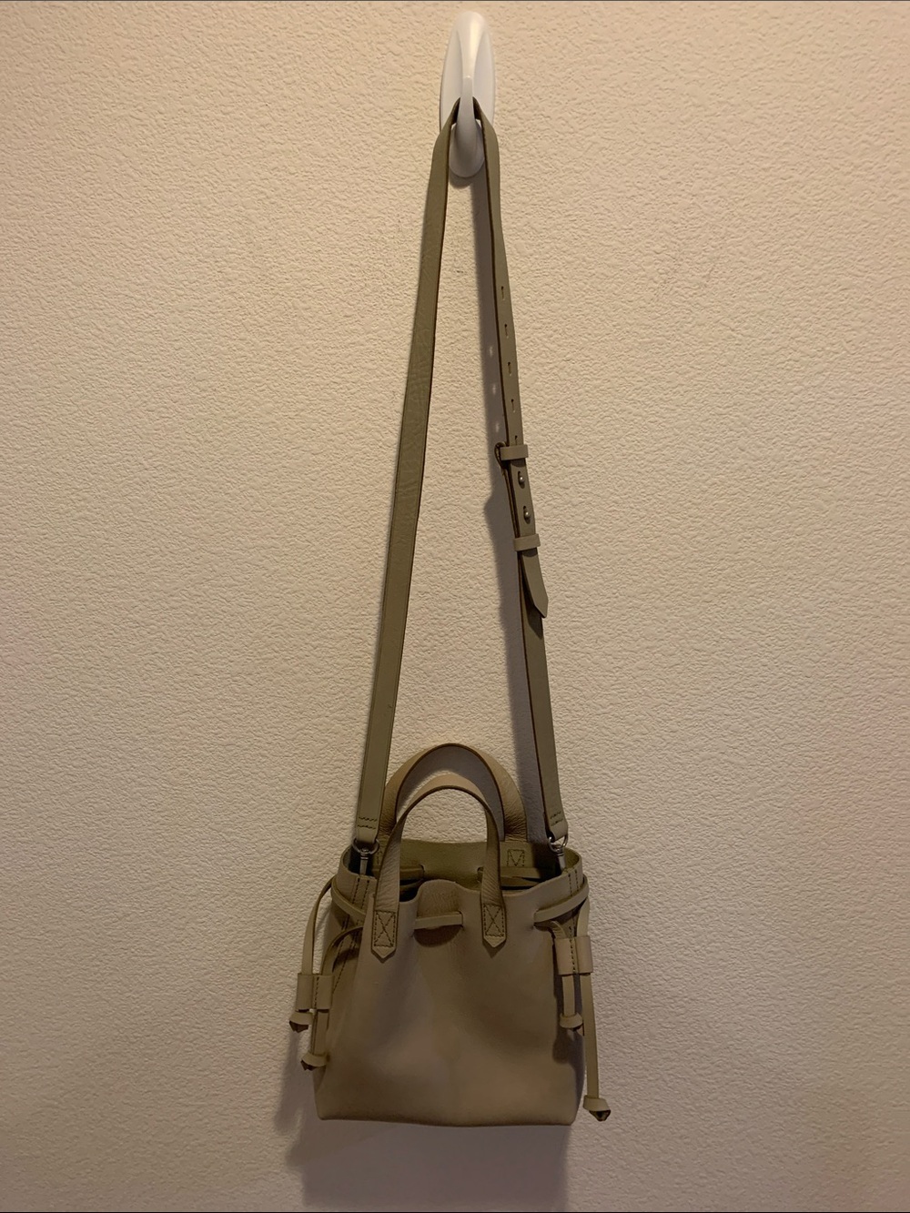 NWT Madewell Women's Taupe Leather Crossbody Bag/Pull drawstring for mini bucket